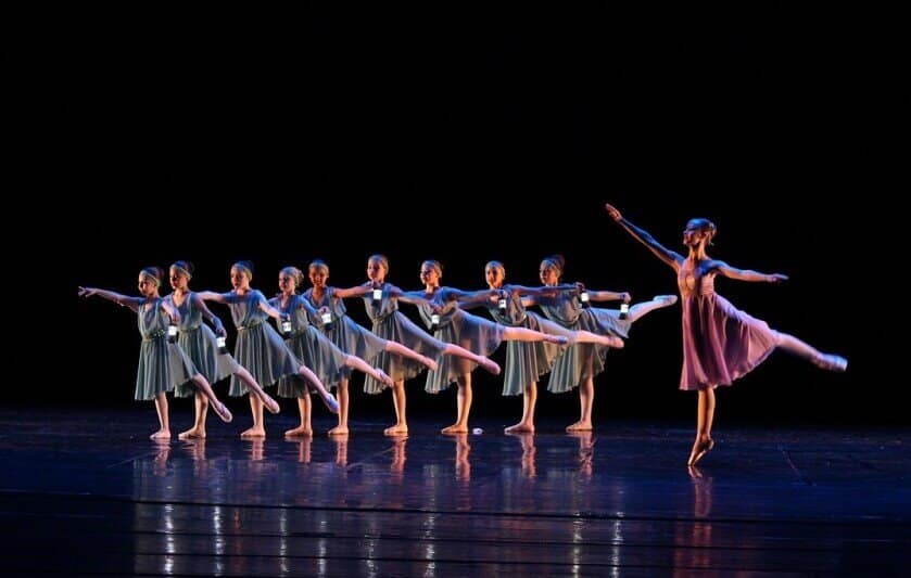 Folk Dance And Contemporary Choreography 9 6bbc73947dd47da19438306e847cb6ed1738938244 cropped optimized