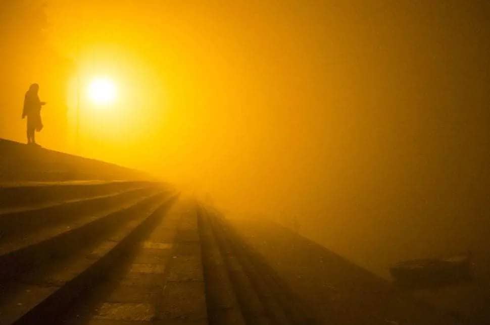 Zoek Het Licht  En Je Zal Vinden. De Gaatjes In Het Firmament Laten Heel Wat Licht Door