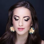 Rounded eyebrows