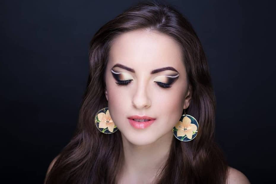 Rounded eyebrows