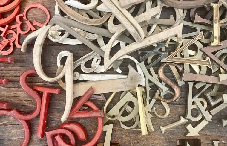 Gutentor, a wordpress plugin that goes with the Gutenberg editor. Some explanation and references .