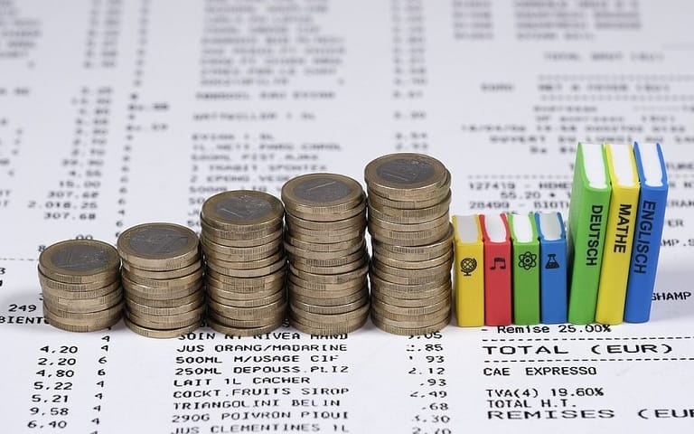 7 Tips For Reducing College Expenses 5 Cut Costs on Textbooks and Supplies