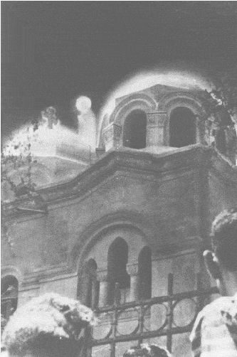 Our Lady or Zeitoun. Witnessing the Divine: Our Lady of Zeitoun's Extraordinary Apparitions.